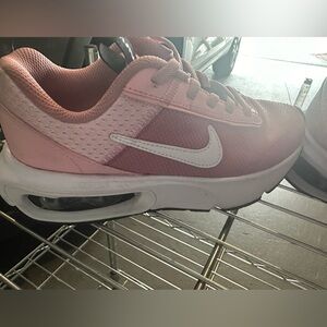 Girls Nike Air Max, new!